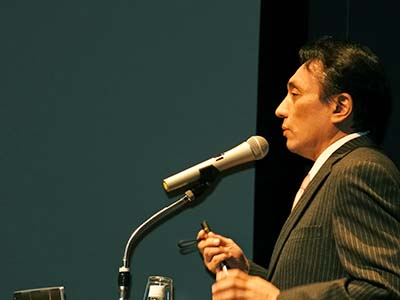 YNU文理連携による社会価値実現プロセス研究拠点長 真鍋 誠司 YNU文理連携による社会価値実現プロセス研究拠点長 真鍋 誠司
