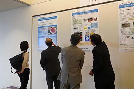 ロビーのポスター展示 ロビーのポスター展示